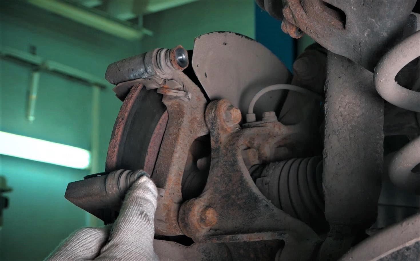 Проверка тормозного суппорта Мазда