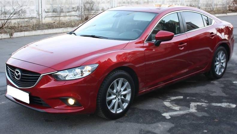 красная Мазда 6