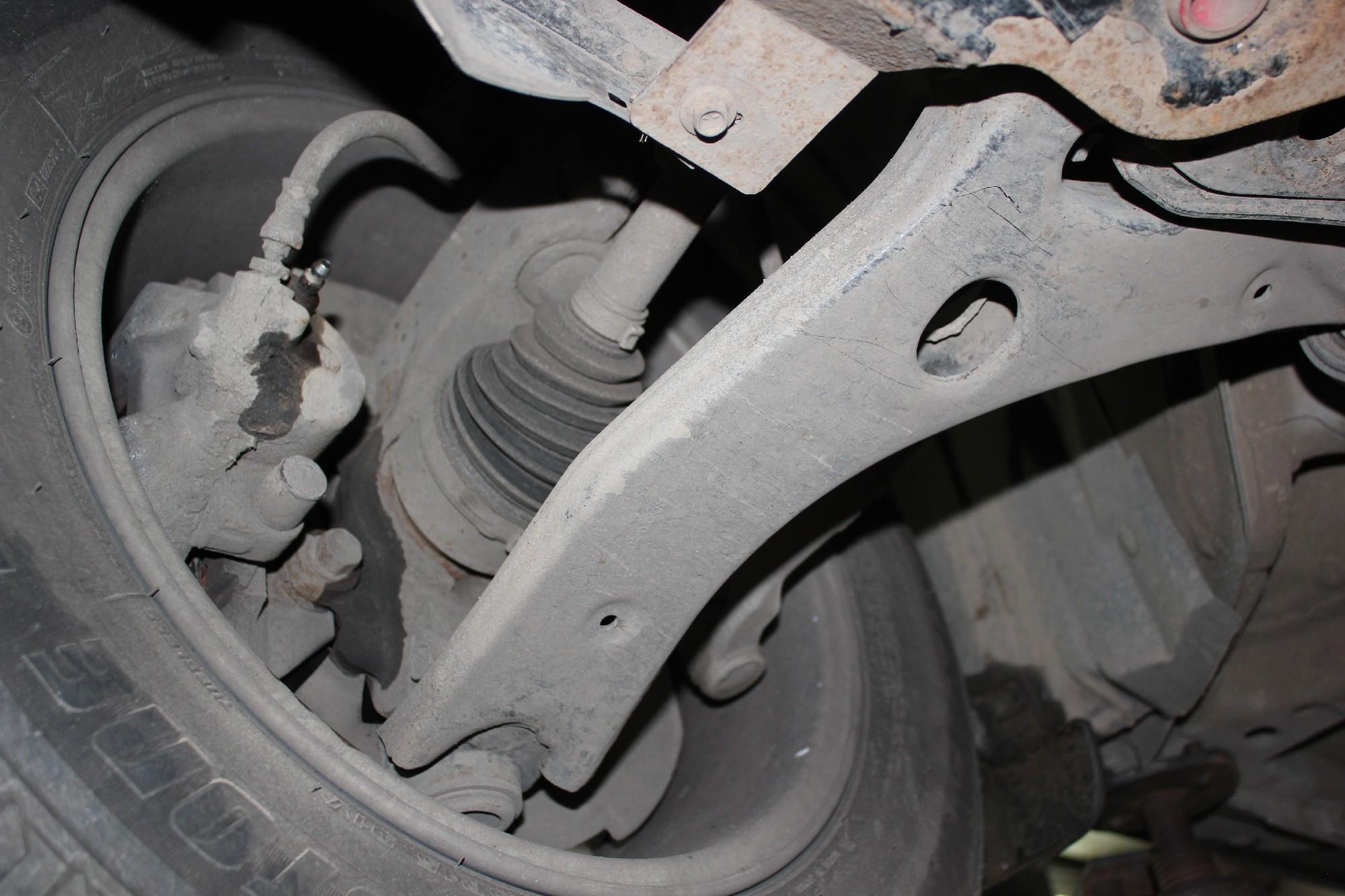 нижний рычаг подвески снизу