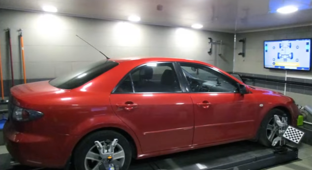 Мазда 6 на стенде сход-развала