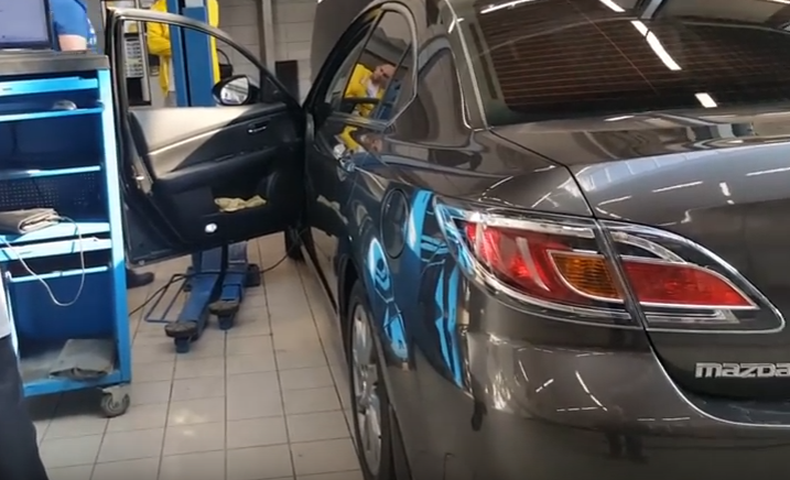 Мазда в автосервисе