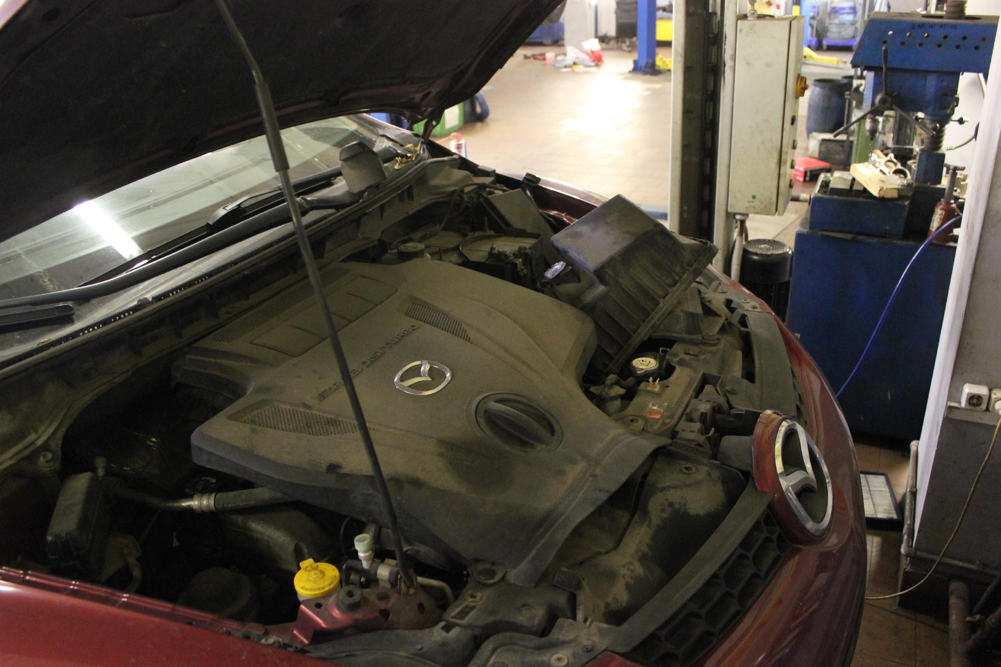 плита двигателя Мазда