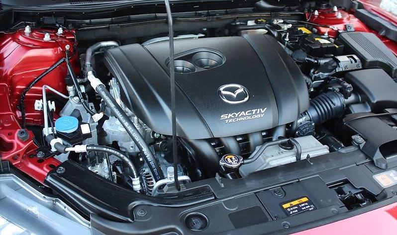 моторный отсек Мазда
