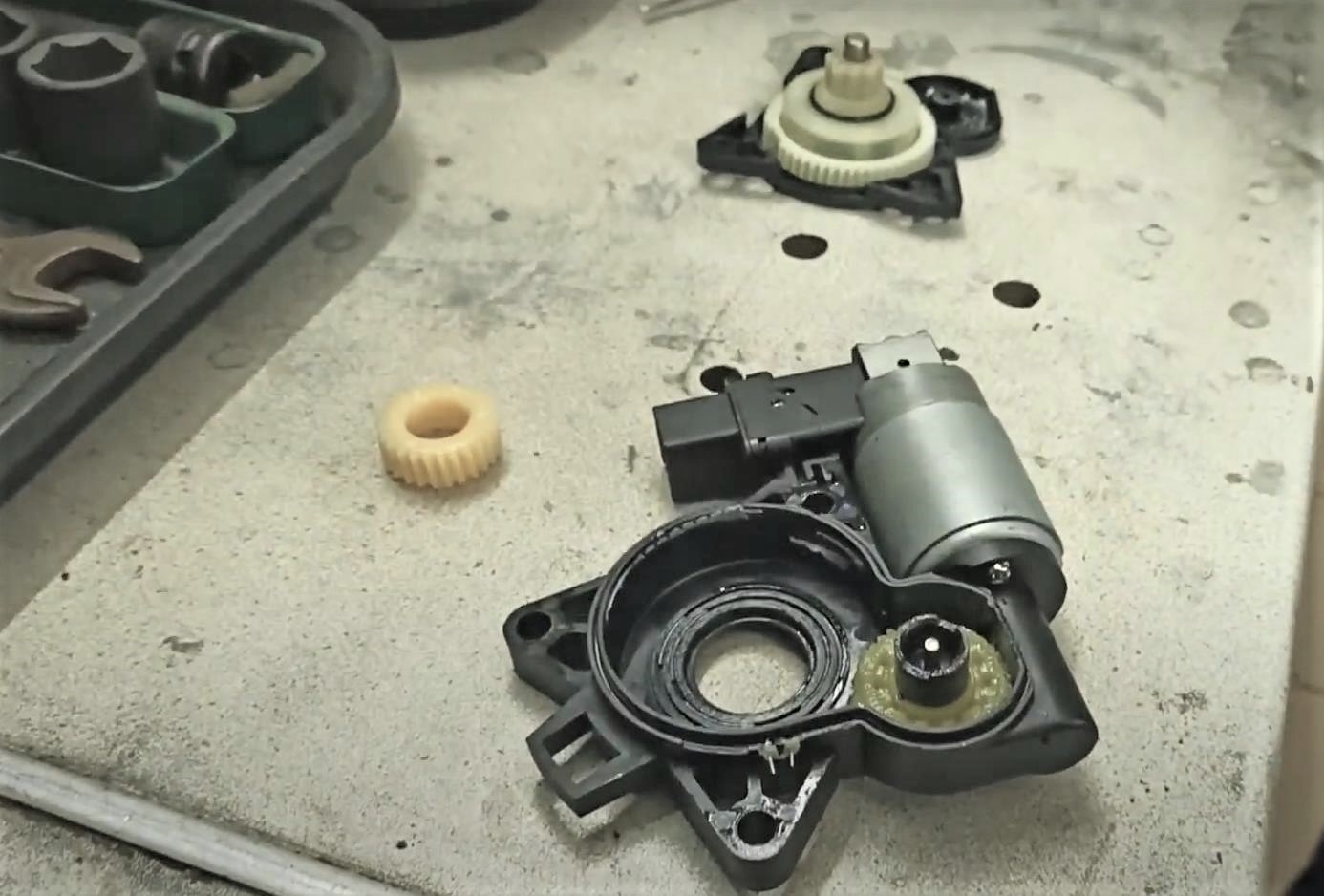 Ремонт моторчика стеклоподъемника