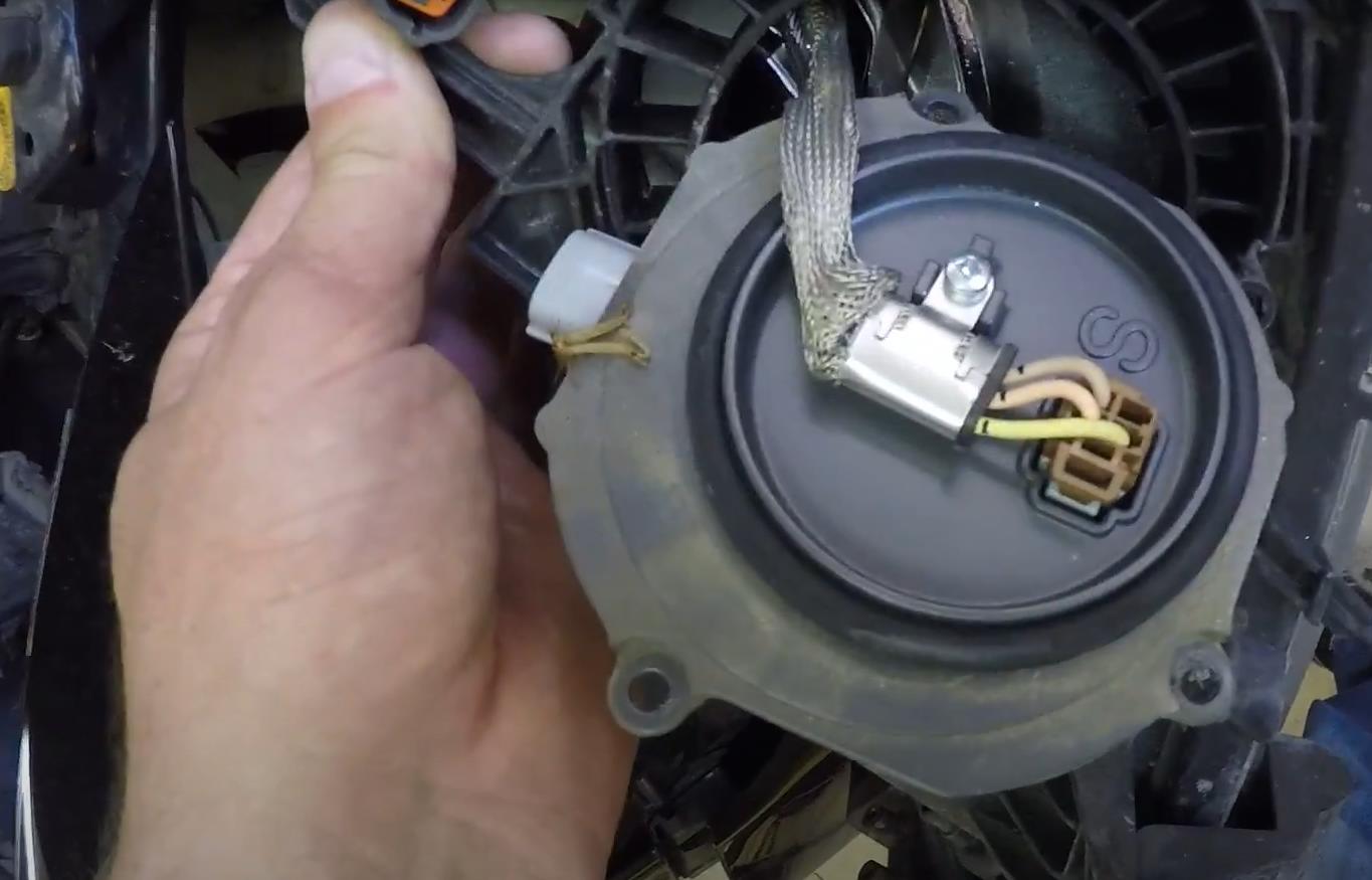 Замена блока розжига Мазда