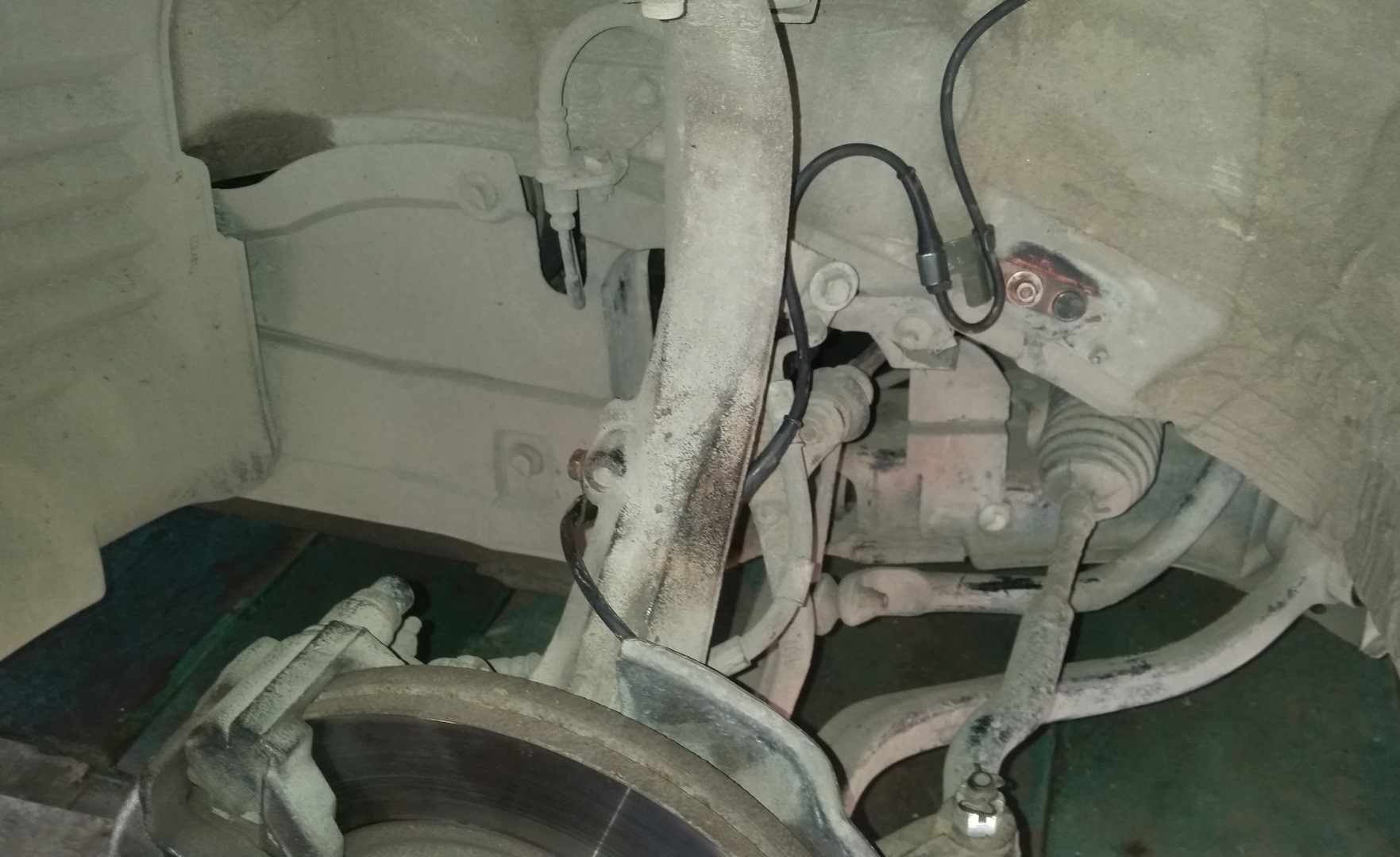 Замена датчика ABS Мазда