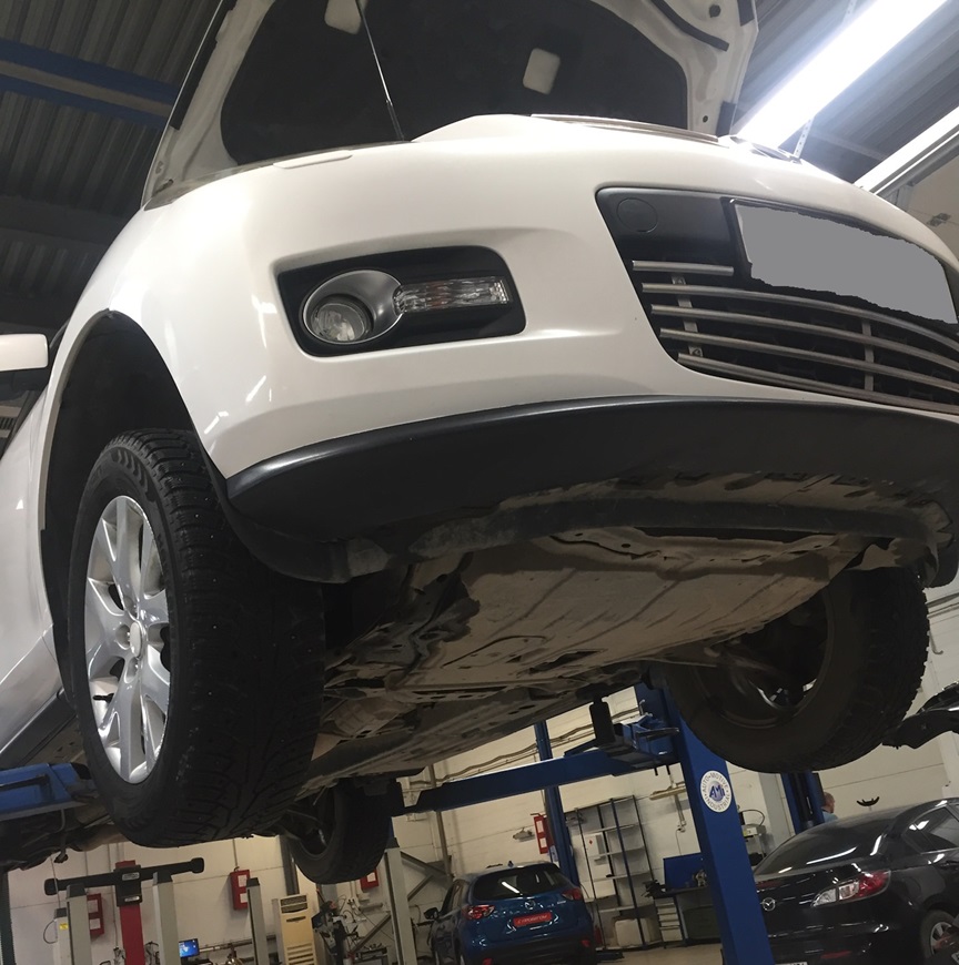 Подготовка Мазды для замены датчика давления масла