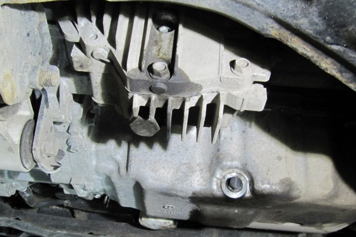 Замена масла в раздатке Мазда