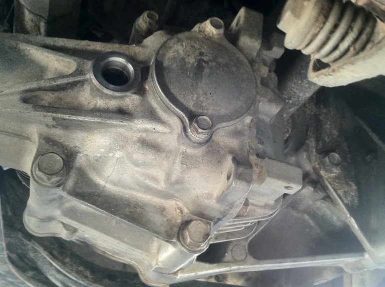 Замена масла в раздаточной коробке Мазда