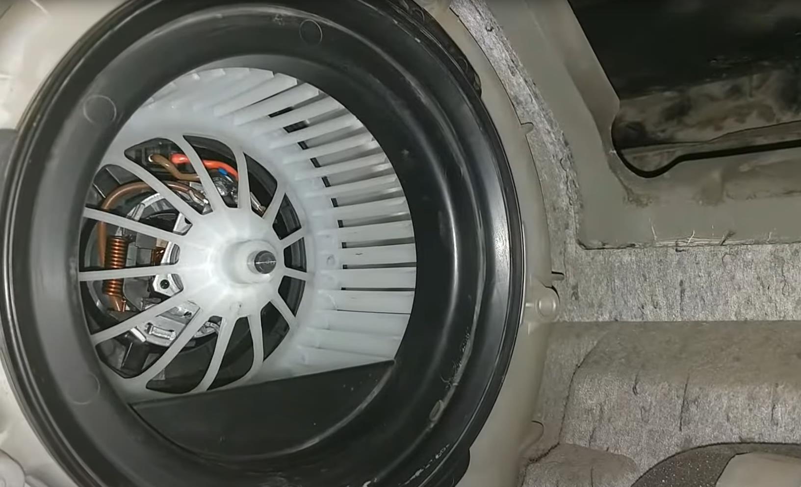 Замена моторчика печки Мазда