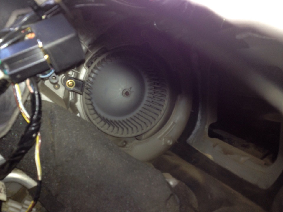 замена вентилятора печки на мазде