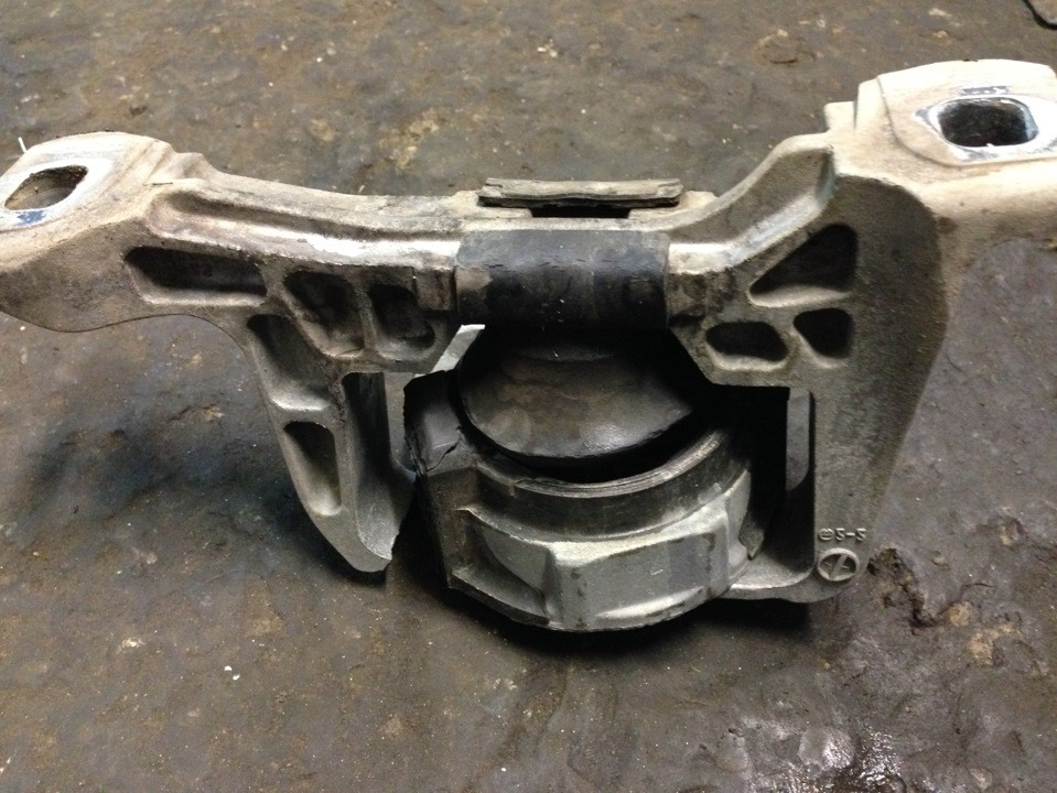 подушка двигателя мазда