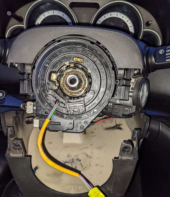 Замена подрулевого шлейфа Мазда