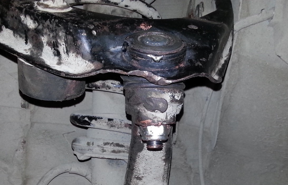 замена шаровой опоры мазда