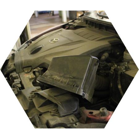 открытый капот Мазда СХ-7